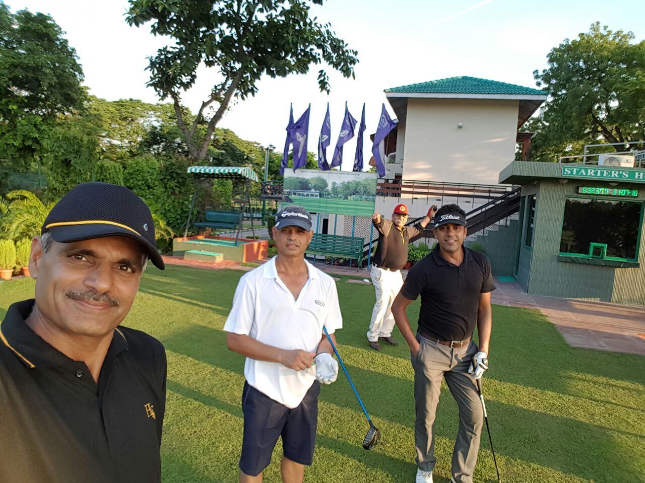 Manoj /Upwan/Daddu and self