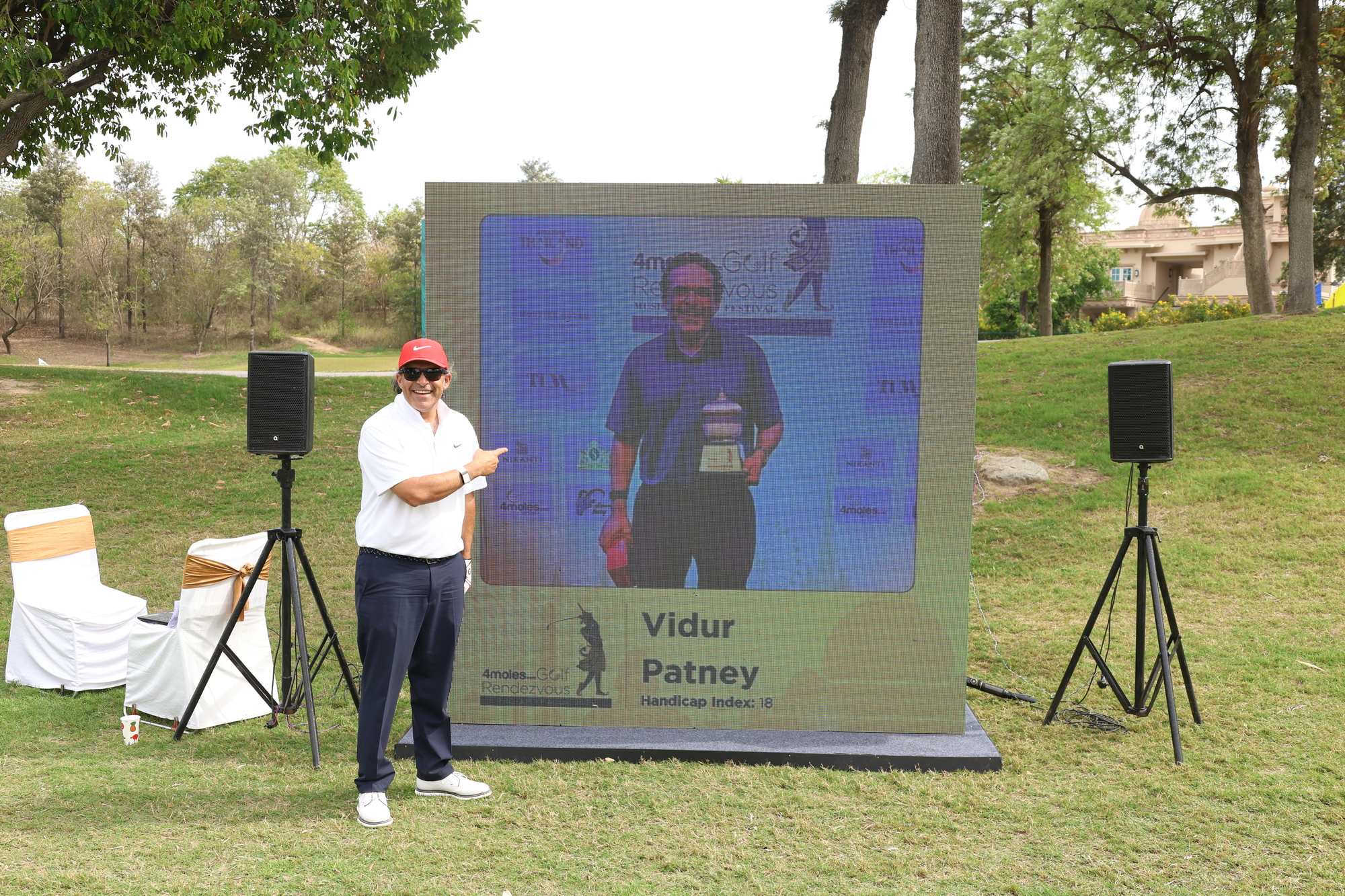 Mr. Vidur Patney Pose for a picture with 8*8 Led screen at tee 10