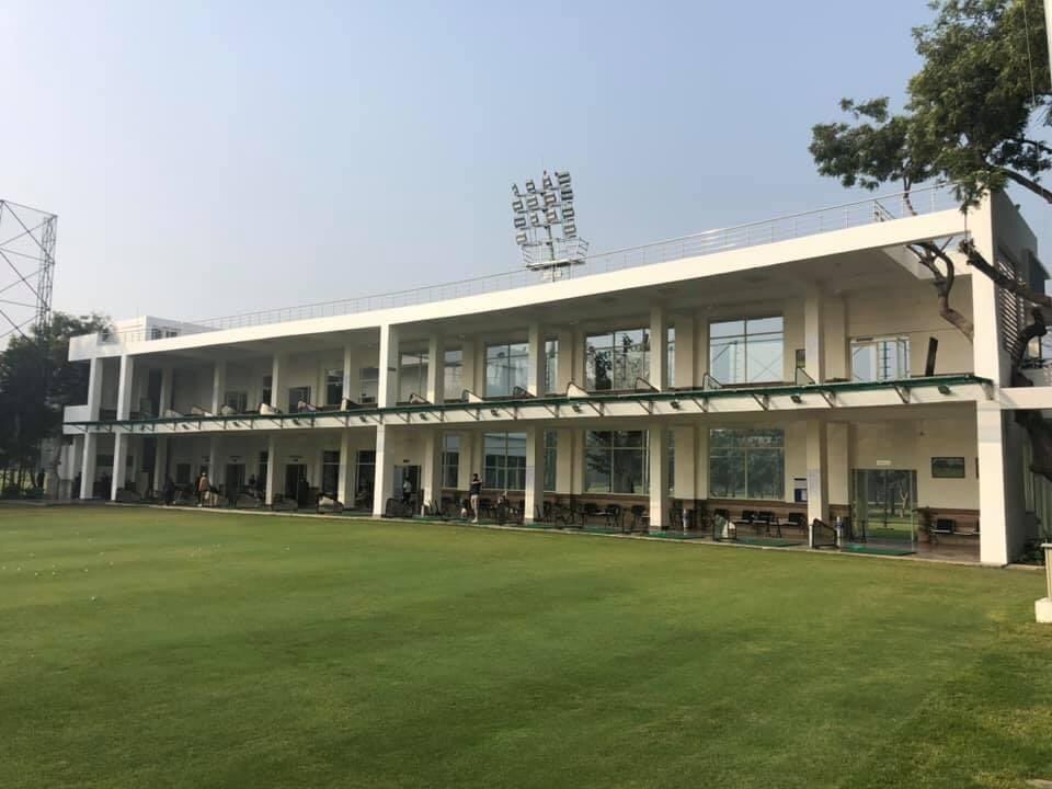 Head to the awe-inspiring Qutab Golf Course for a round of Golf.