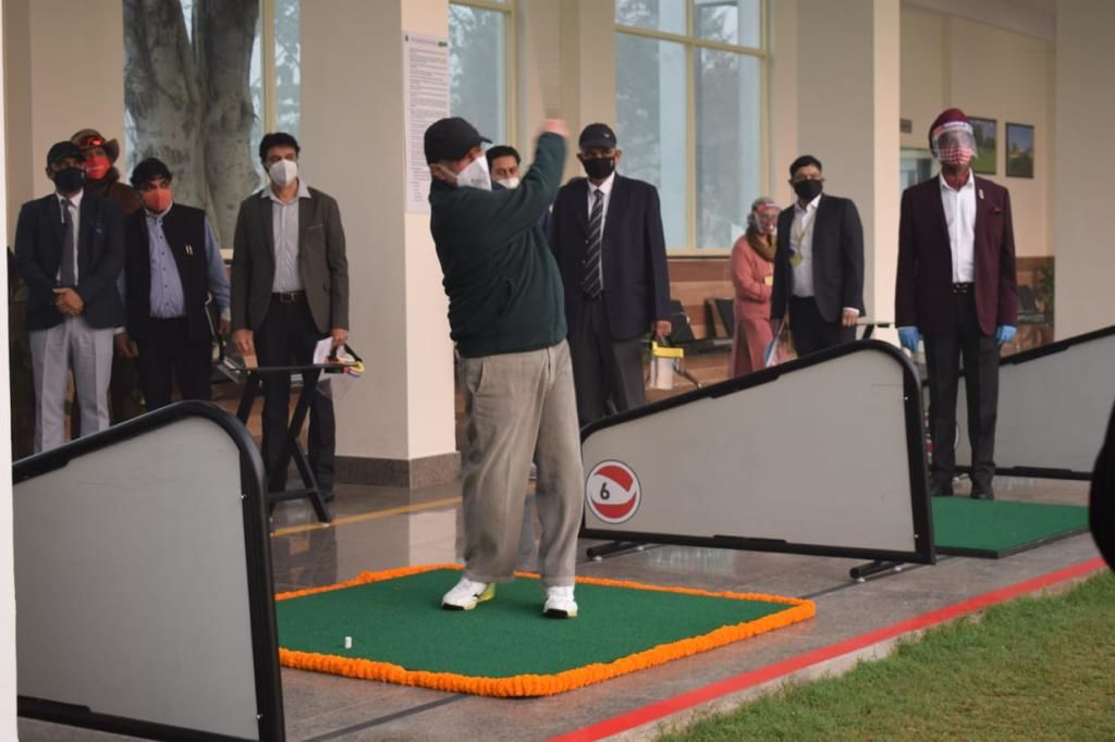 Inaugural shot by Shri Anil Baijal