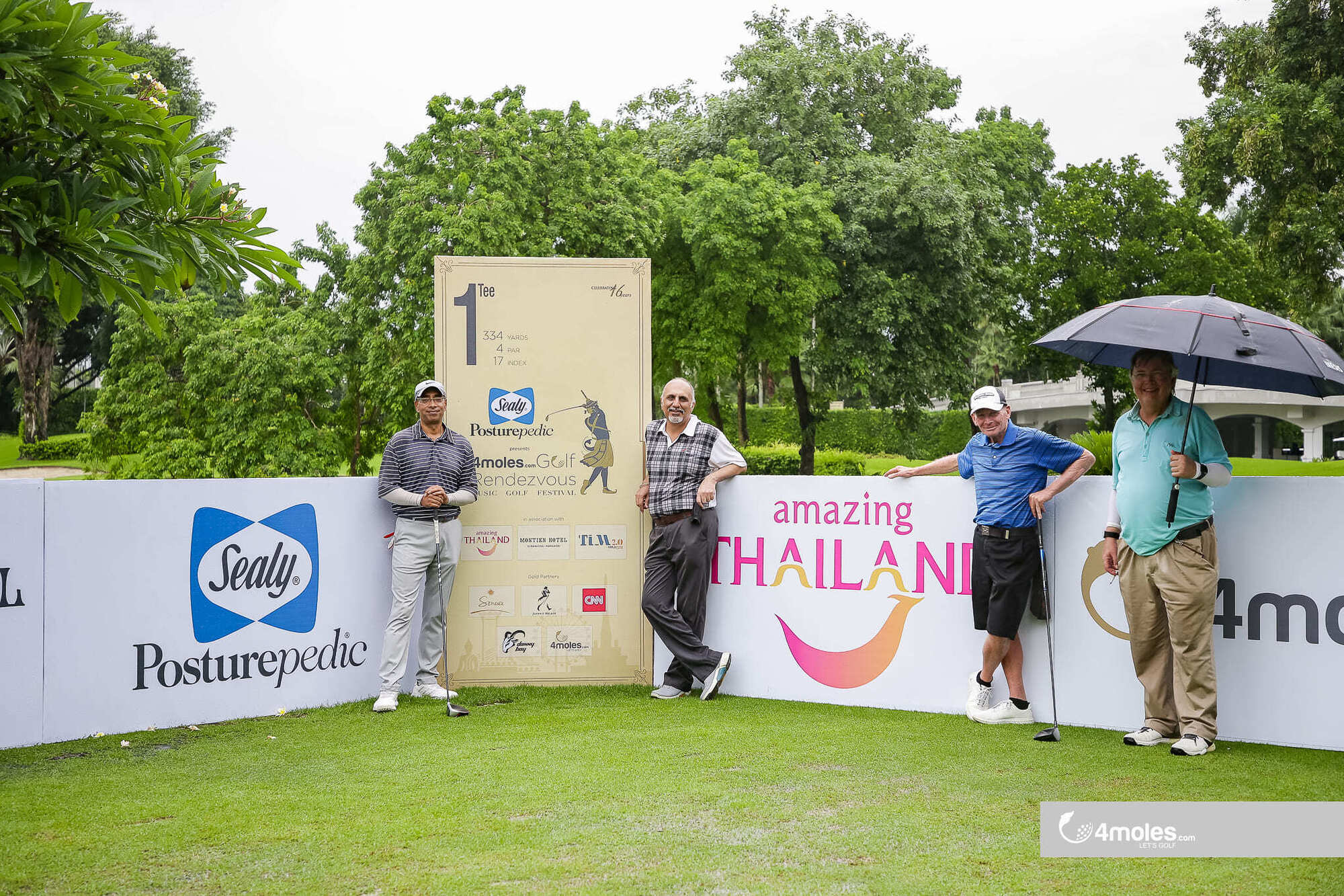 golfers posing at the Alpine Golf Club