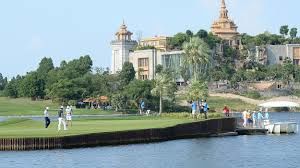Golfers at the 17th tee in Thailand Classic