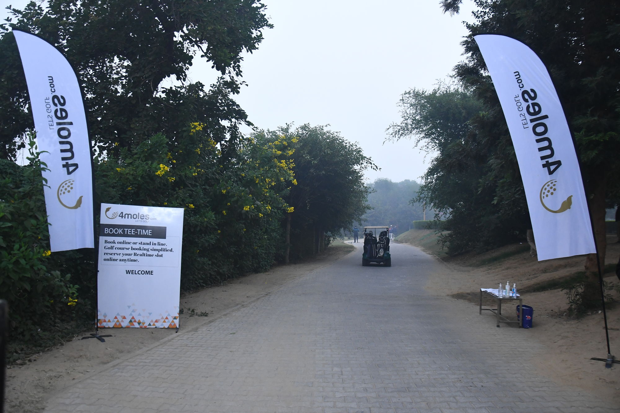 Golfers moving in for registration and the group briefing.