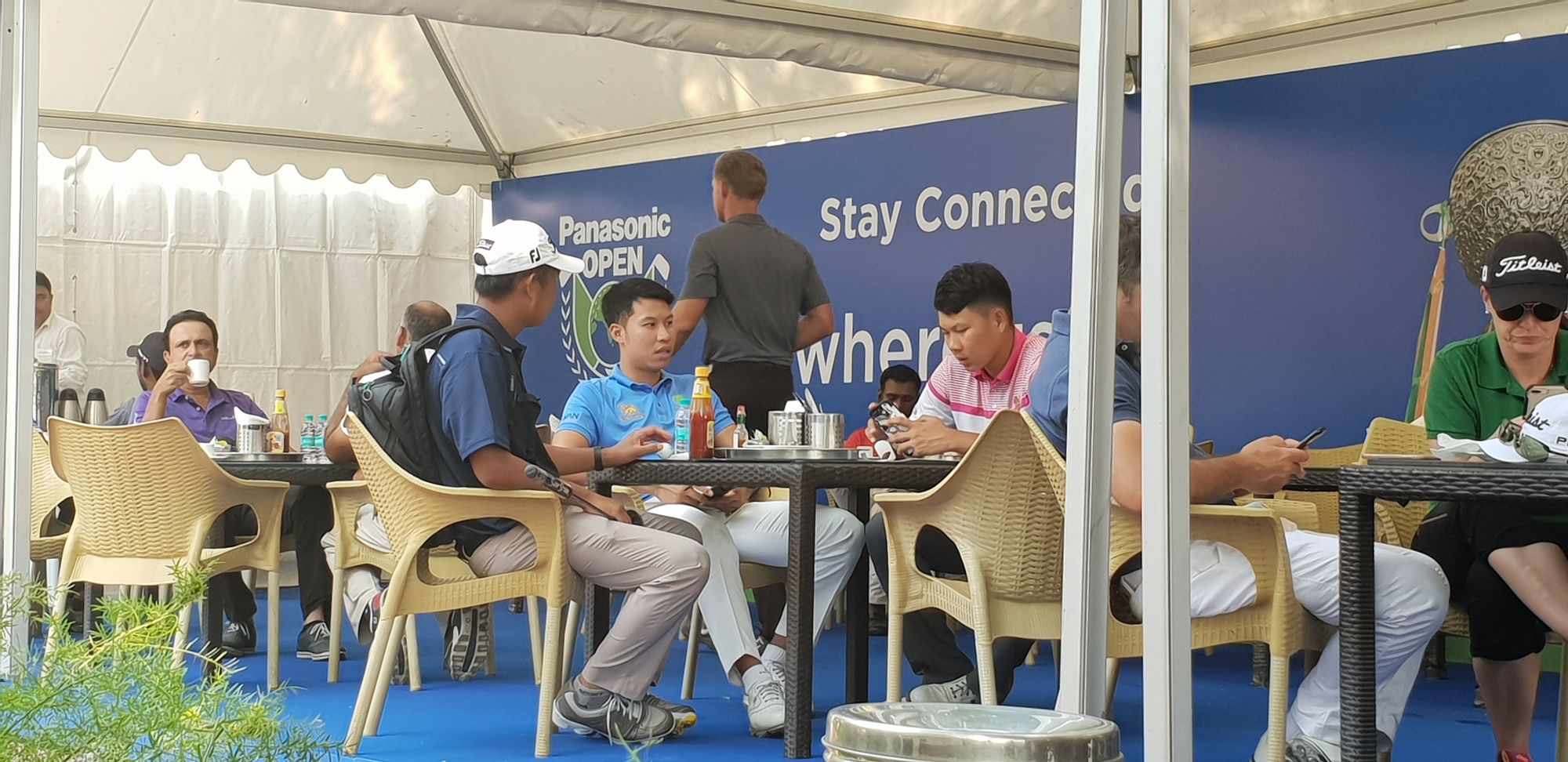 Thailand's Danthai and Tirawat enjoying a sumptuous meal