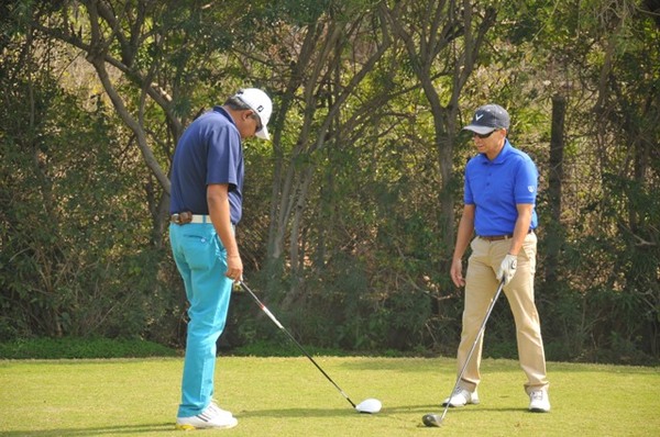 Mr. Mayank Arora (L) in conversation with Mr. Debashis Sur