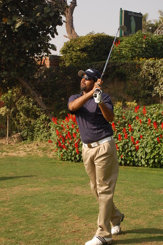 Vivek Talwar off the tee no.1