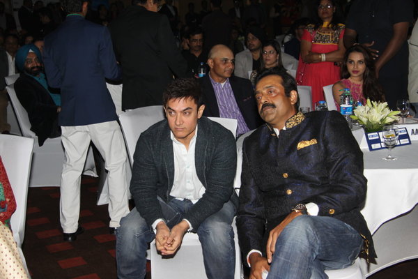 Aamir Khan with Amit Luthra, watching the Golf Foundation AV