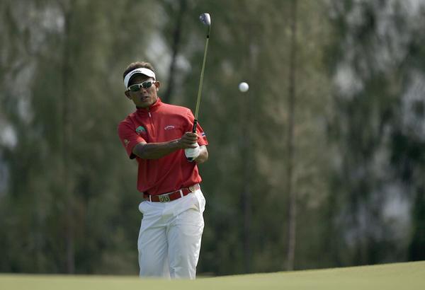 Thongchai jaidee on day 1.