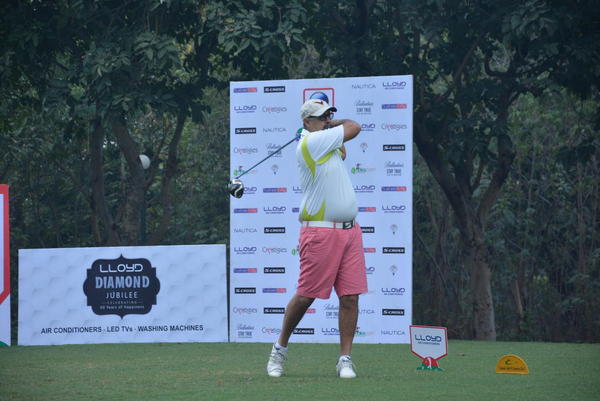 Harpreet Duggal hits a shot during Lloyd BT Pro-Am 2016 - Delhi Leg