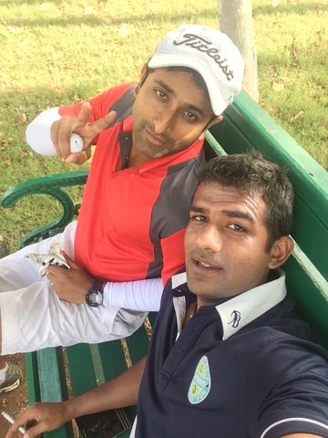 No, golfers always don't pose for the shutterbugs -- sometimes they pose just for themselves..selfie time