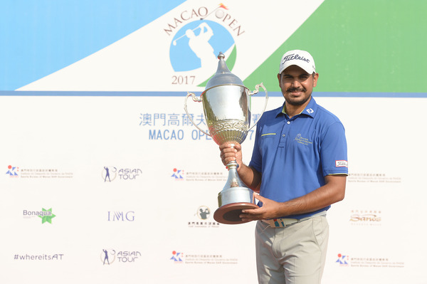 Gaganjeet Bhullar of India poses with his trophy after winning the Macao Open 2017 
