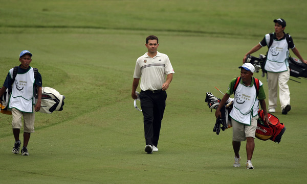 Gavin Flint, Round 1 joint-leader