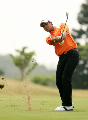 Gaganjeet Bhullar swinging during practice
