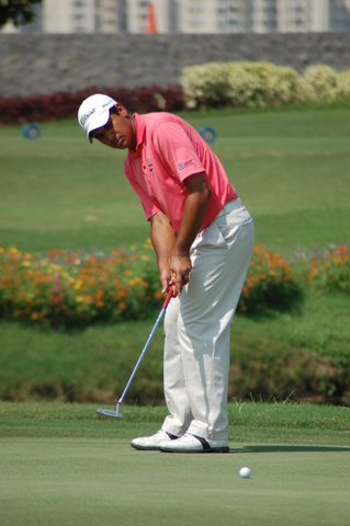 Gaganjeet Bhullar with his putt on day 3.