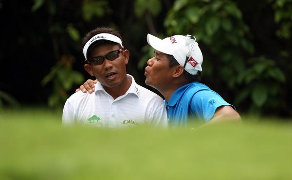Lets spread some Golfing love! ChapChai Nirat (In Blue) with ThongChai Jaidee.