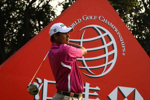Gaganjeet Bhullar (IND) off the Tee at the practice round of the WGC HSBC Champions 2009