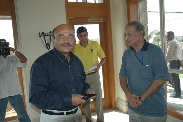 Anil Tandon getting a prize from JK Chandra - 2006