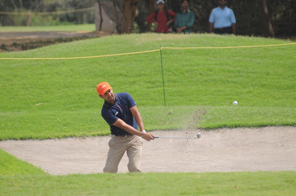 Shiv Kapur of India leads Round 3