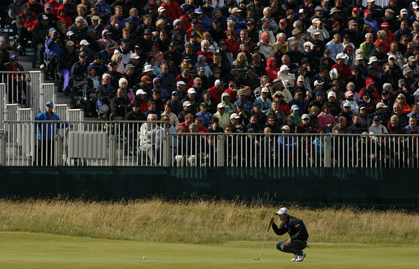 Noh Seung-yul (KOR) lines up his putt during Round 2