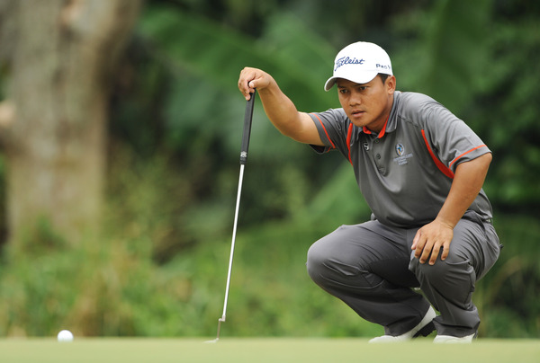 Airil Rizman of Malaysia lines up his putt during Round 3