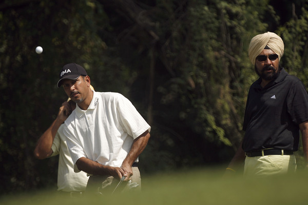 Jeev, chipping on to the green.