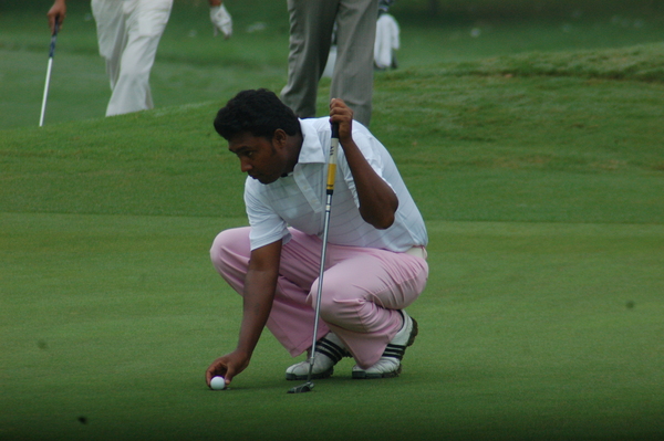 Ashok Kumar, reading his putt.