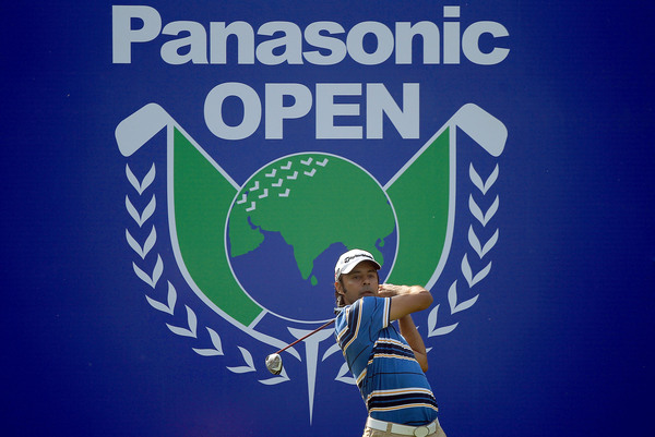 Jyoti Randhawa (IND) practicing at Delhi Golf Club