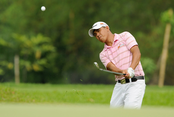 Jay Bayron (PHI), shares the lead at Day 2