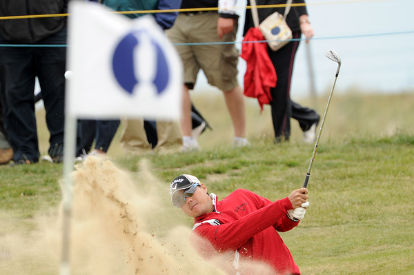 Lam Chih Bing (SIN) from the bunker, at practice