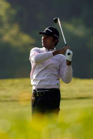 Jyoti watches his ball in flight!