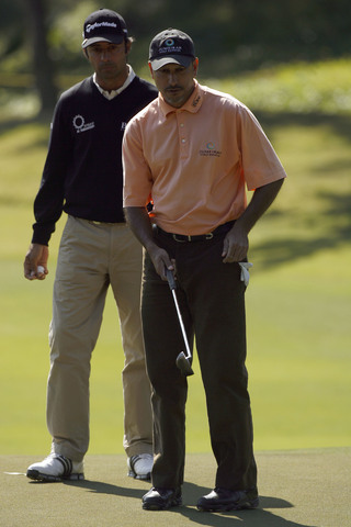 Jyoti Randhawa, (left) and Jeev Milkha Singh of India pictured during day three of the Omega Mission Hills World Cup Golf