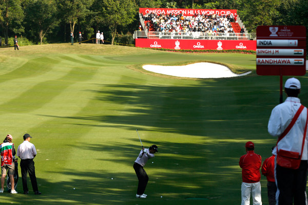 Jyoti with his approach shot!