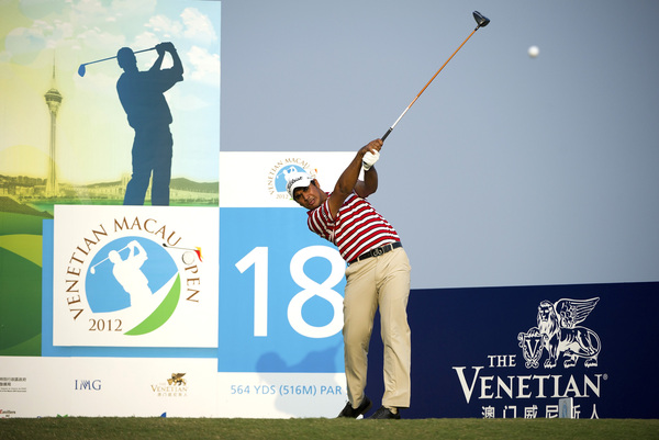 India's Gaganjeet Bhullar at the 18th tee, leads Day 1 by 2 shots