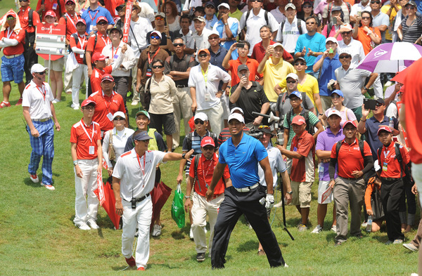 Tiger Woods at Round 1 of the US$ 6.1 milion event