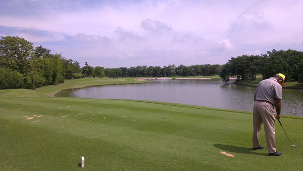 Ramesh on the 3rd hole .. Par 3 ... This course is in excellent condition.