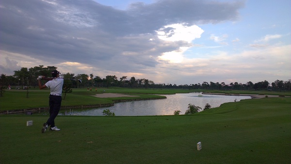 Self on the 18th fee.