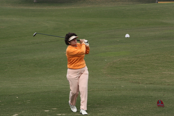 Champika Syal of the WGAI tees off