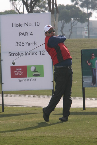 Asim Warsi, teeing off.