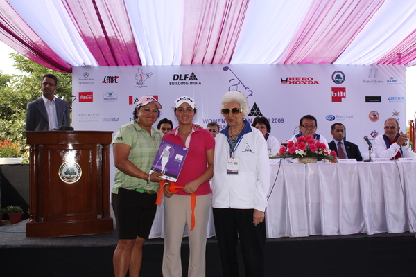 Three generations of Indian golfers, Smriti Mehra, Tanya Wadhwa and Anjani Desai release the souvenir programme of the DLF Women's Indian Open 2009