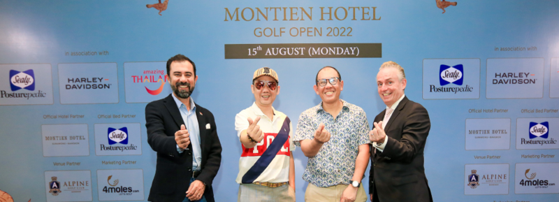 Mr. Dinesh C. Thakur (Founder, 4moles.com), Mr. Vachirachai Sirisumpan (Director, TAT, New Delhi Office) and Mr. Montien Tanttakit (Managing Director, Montien Group of Hotels) to felicitate the winners